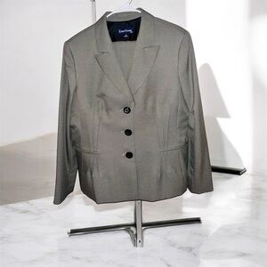 Evan Picone Charcoal 2pc Suit